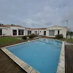 Oyala Avec Piscine, Spacieuse Et De Qualite Villa