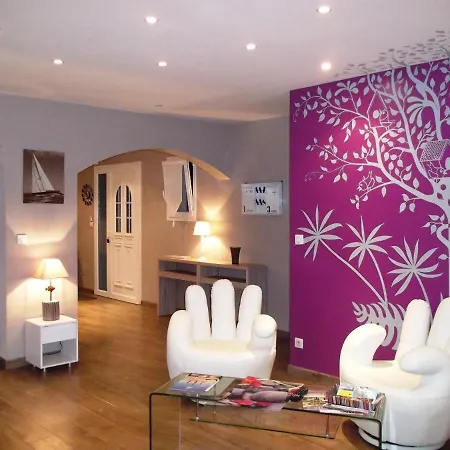 Villa Oyala Avec Piscine, Spacieuse Et De Qualite *