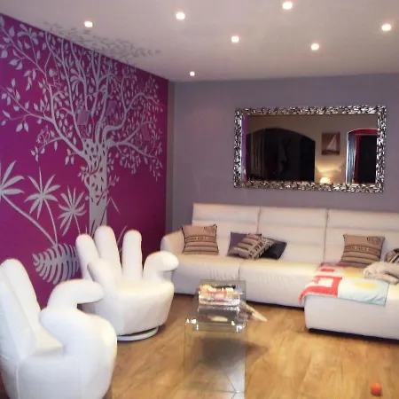 Oyala Avec Piscine, Spacieuse Et De Qualite فيلة